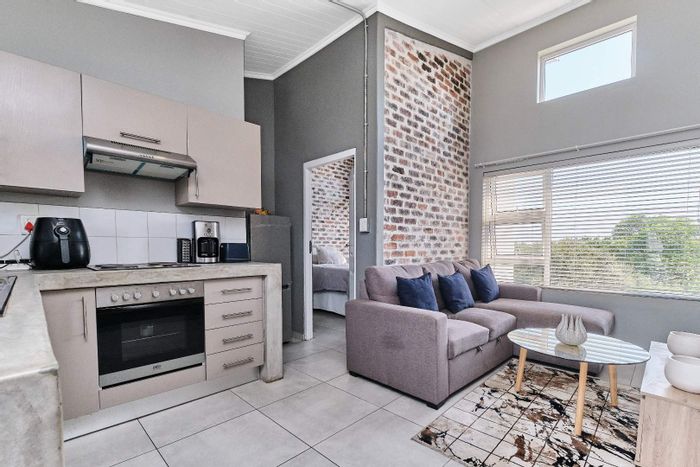 Northgate Apartment For Sale: Clubhouse, pool, en suite, low electricity costs.