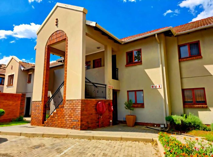 Meyersdal Apartment For Sale: 2 Bedrooms, Inverter, Pool, Secure Complex.