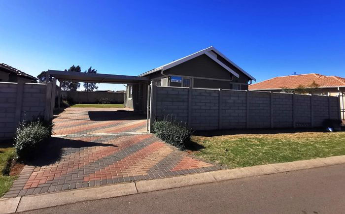 3-Bedroom House To Rent in Leopard's Rest Security Estate with large yard and amenities.