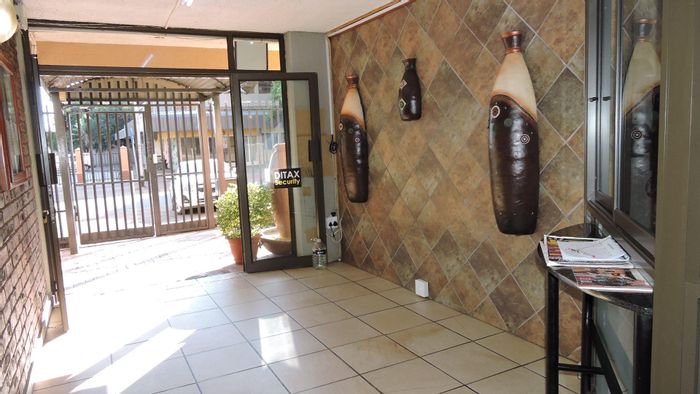 Arcadia Apartment For Sale: 3 Bedrooms, ensuite, balcony views, pool, 24-hour security.
