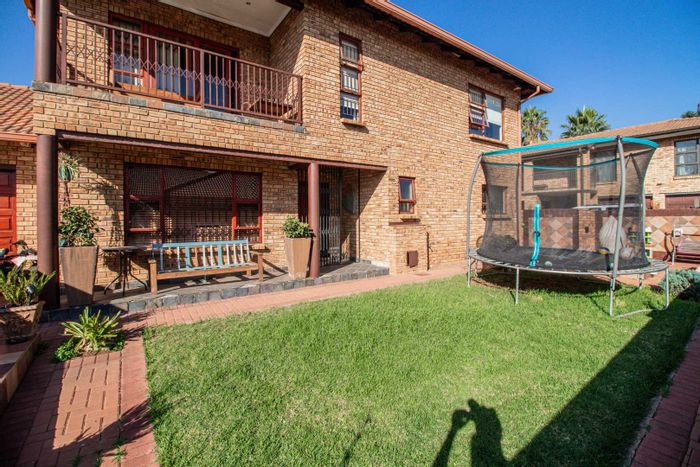 Property #2193889, Townhouse for sale in Petersfield Ext 1