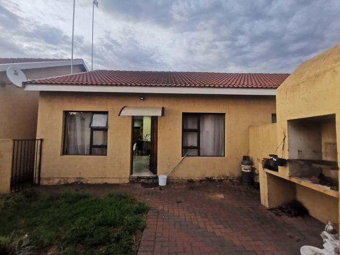 Property #2205094, Townhouse rental monthly in Kookrus