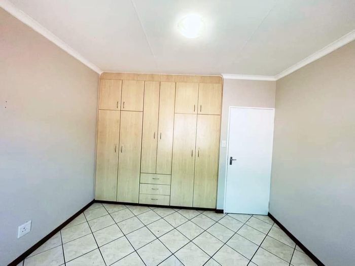Property #2108122, Apartment for sale in Rocky Crest