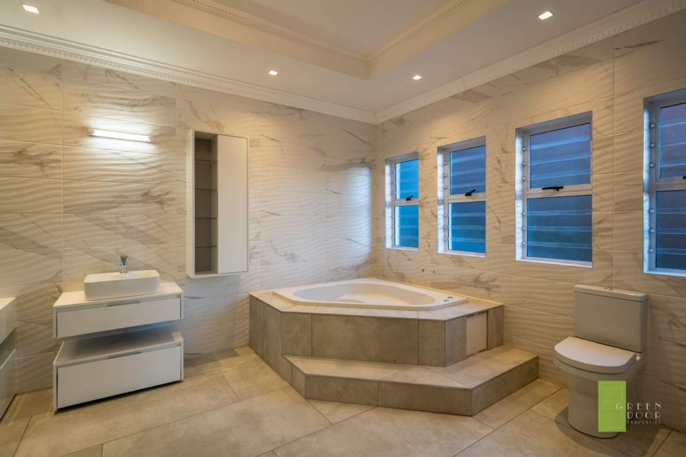 House 1 Main bedroom on suite