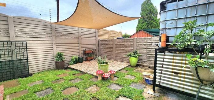 Florentia House For Sale: Spacious home with flatlet, entertainment area, and security features.