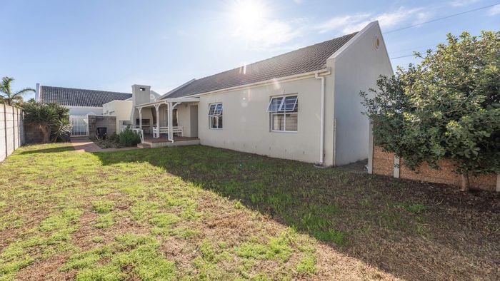 For Sale: House in Sunningdale with 3 bedrooms, gardens, and secure parking.