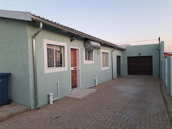 For Sale: Modern 2-Bedroom House in Okahandja Central with Great Amenities!