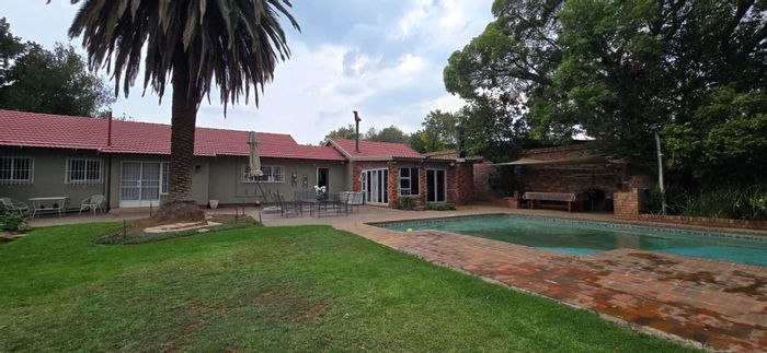For Sale: Spacious Brackenhurst house with pool, entertainment room, and ample parking.