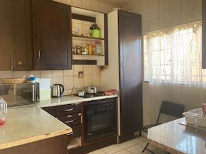 Property #2195831, Apartment for sale in Primrose