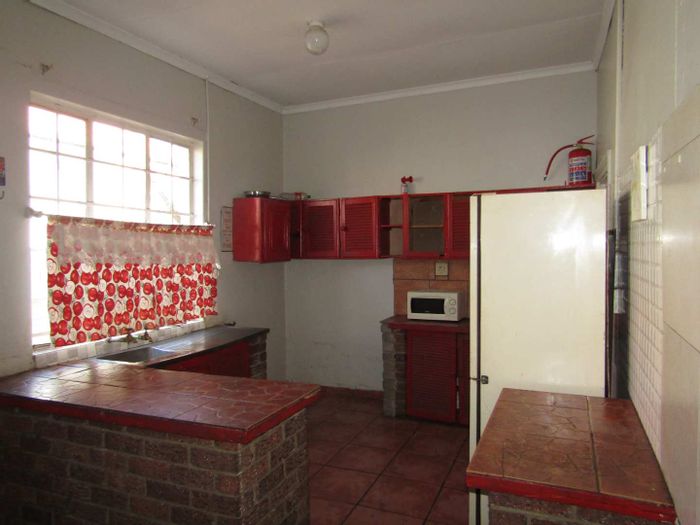 Brixton House For Sale: 5 beds, 3 baths, redevelopment opportunity near university.