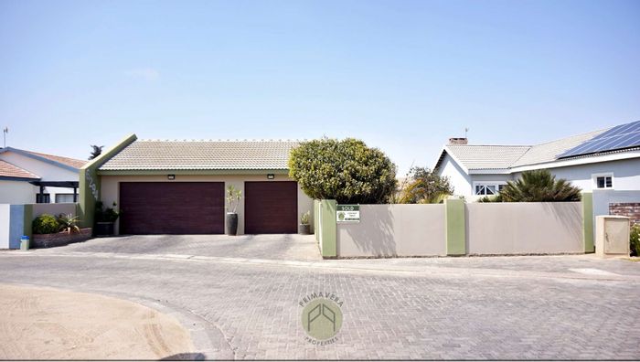 Ocean View House For Sale: 3 en-suite bedrooms, private suite, 3 garages.