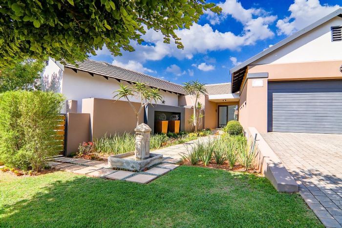 House to Rent in The Hills Game Reserve Estate: Open living, study, outdoor deck.