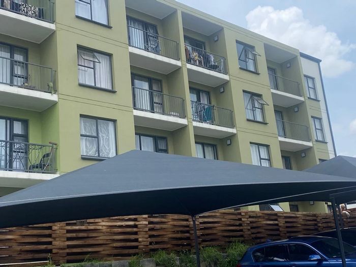 1-Bedroom Apartment To Rent in Linbro Park with Gym, Pool, and Security.