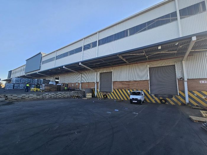 Industrial Facility To Rent in Olifantsfontein: 10,744m² warehouse, secure estate access.