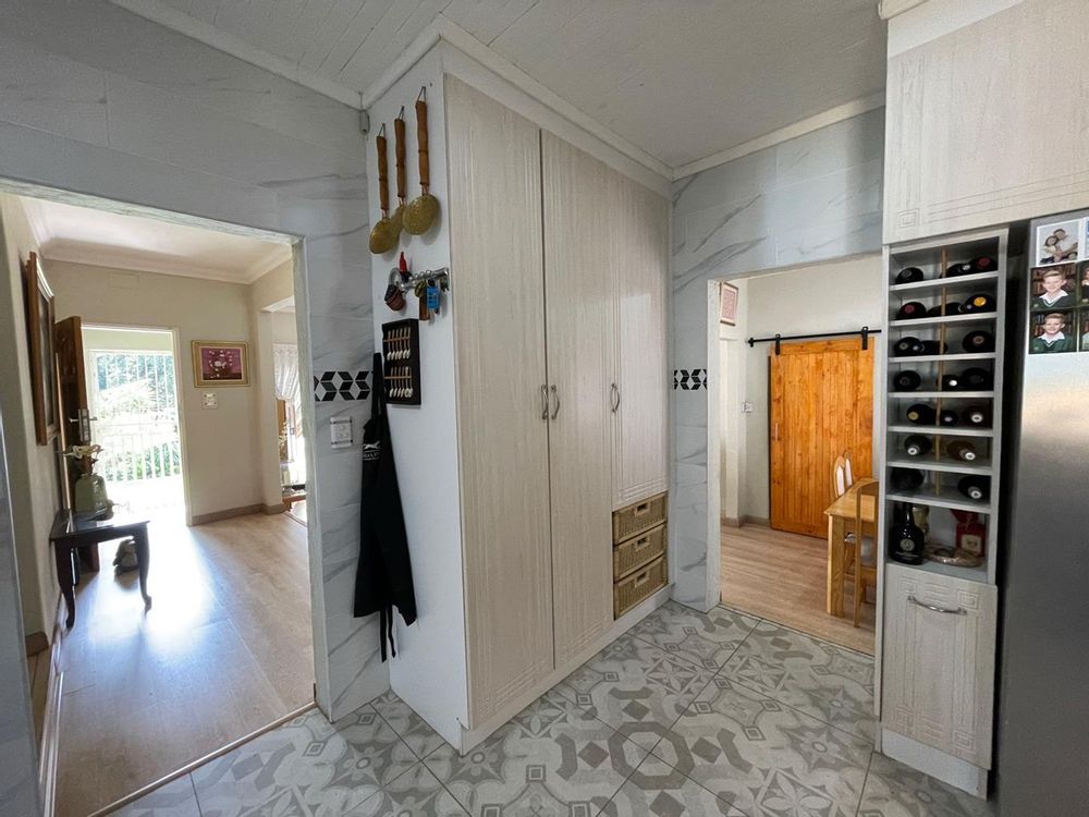 HOUSE: Kitchen