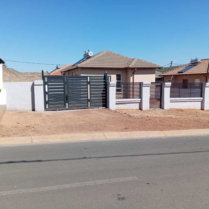 For Sale: Family house in Mamelodi with spacious yard and secure neighborhood.