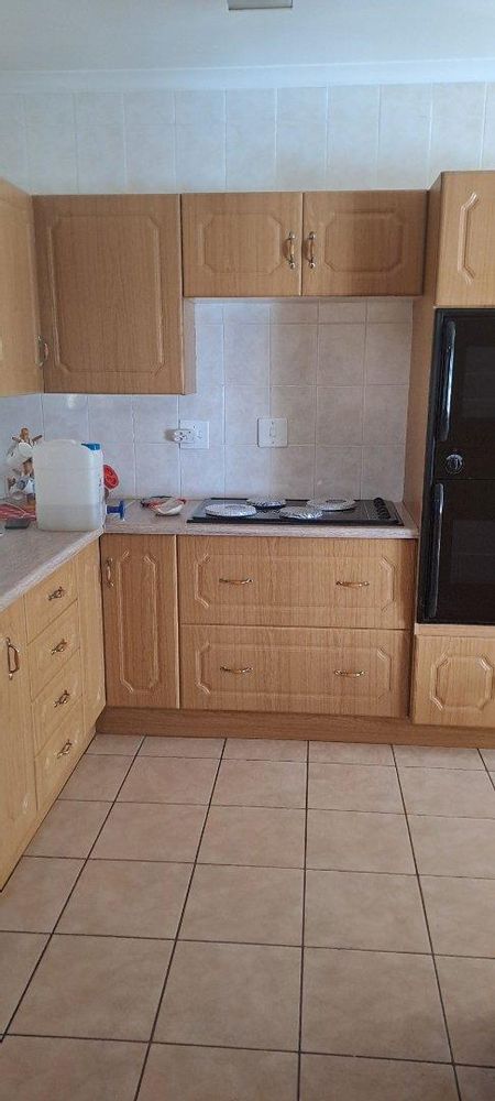 Kitchen cupboards/stove