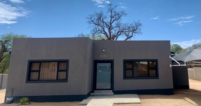 House for Sale in Okahandja Central: 2 bedrooms, river access, spacious kitchen.