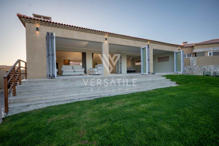 House To Rent at Rossmund Golf Resort: 4 bedrooms, golf course views, granny flat.