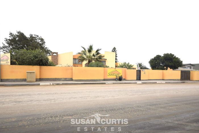 Vineta Guest House For Sale: 8 bedrooms, self-catering, near beach and amenities.