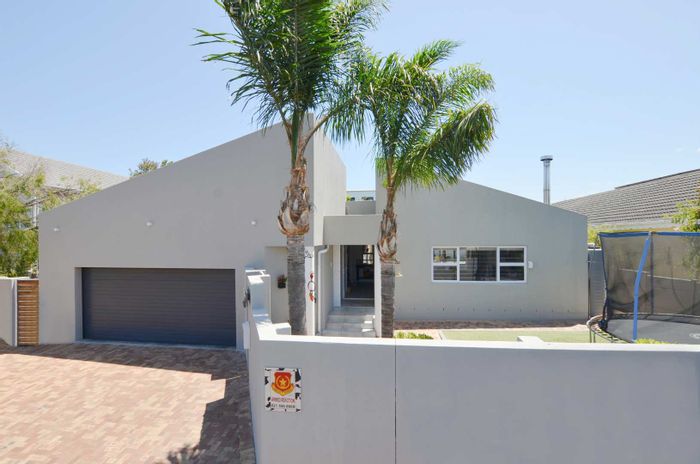 Property #2212360, House pending sale in Blouberg Sands
