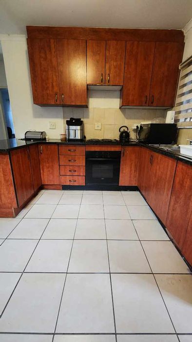 Heatherview House For Sale: 3 bedrooms, garden patio, secure complex, carport.
