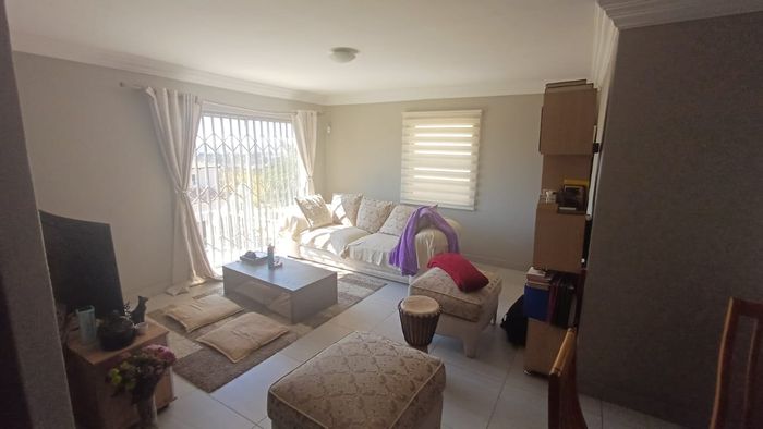 Property #2405614, Townhouse For Sale in La Montagne