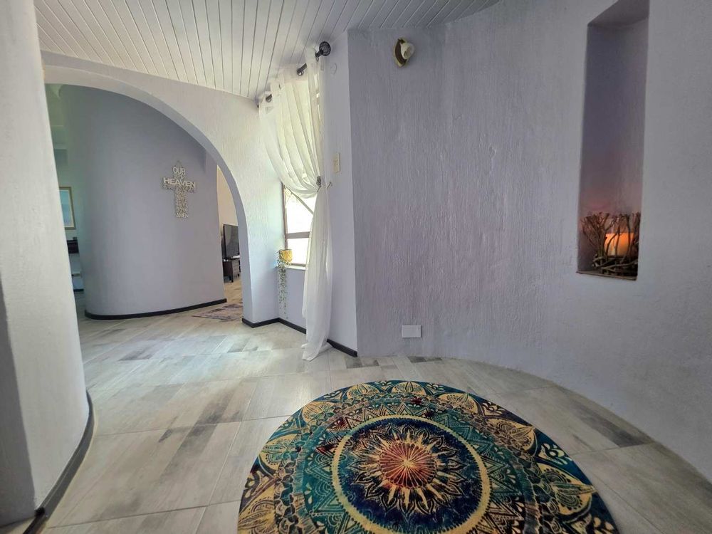 Entranceway leading to Bedroom Wing
