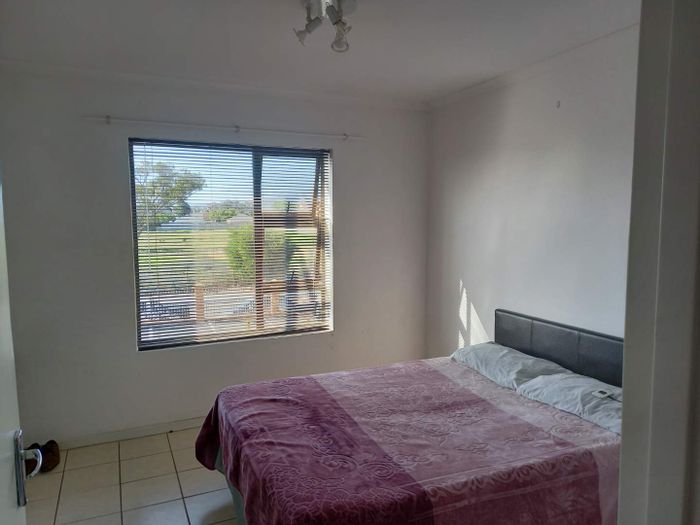 Gordons Bay Central Apartment To Rent: 2 bedrooms, balcony, secure parking, mountain views.