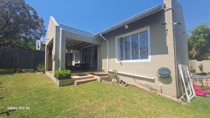 Property #2214958, Townhouse for sale in Buccleuch