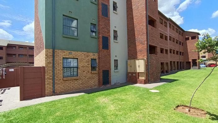 2-Bedroom Apartment in Montana For Sale: 24/7 Security, Lifestyle Centre, Convenient Location.