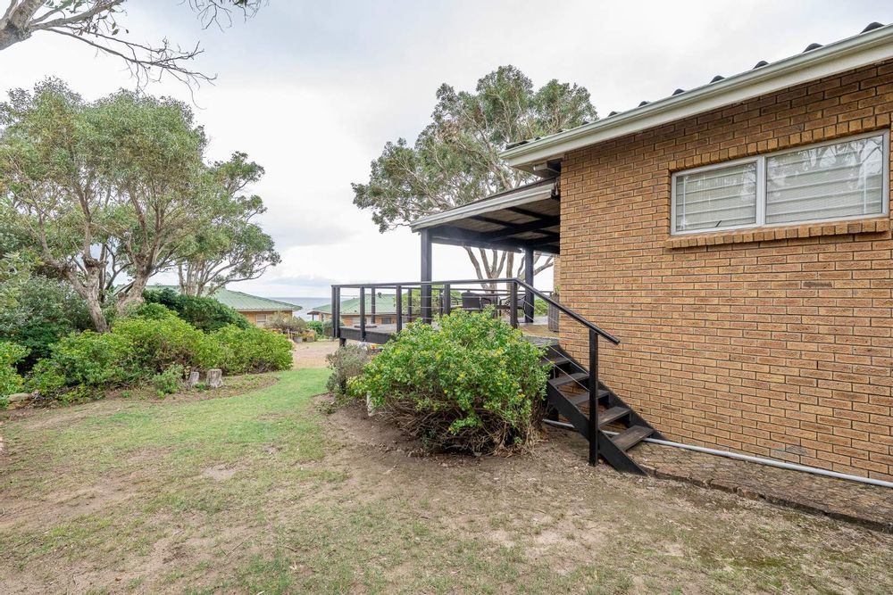 large garden for entertainment and the kids to play