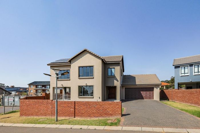 For Sale: House in Olympus AH with gourmet kitchen, solar power, and private patio.