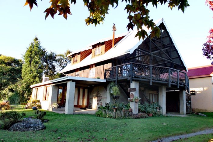 Kaapsche Hoop House For Sale: 3 bedrooms, income potential, scenic views, braai deck.