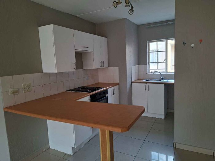 Property #2416803, Apartment For Sale in Buccleuch