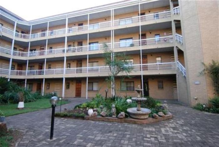 Spacious 2-bedroom apartment for sale in Pietermaritzburg Central, retirement complex amenities.