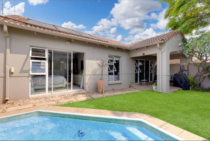 Property #2411994, Townhouse Rental Monthly in Wendywood