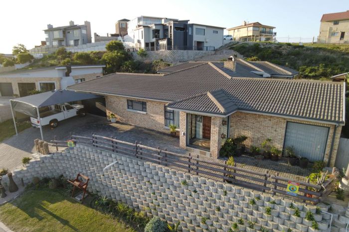 House for Sale in Seemeeu Park: Sea views, spacious living, private garden, dual garage.