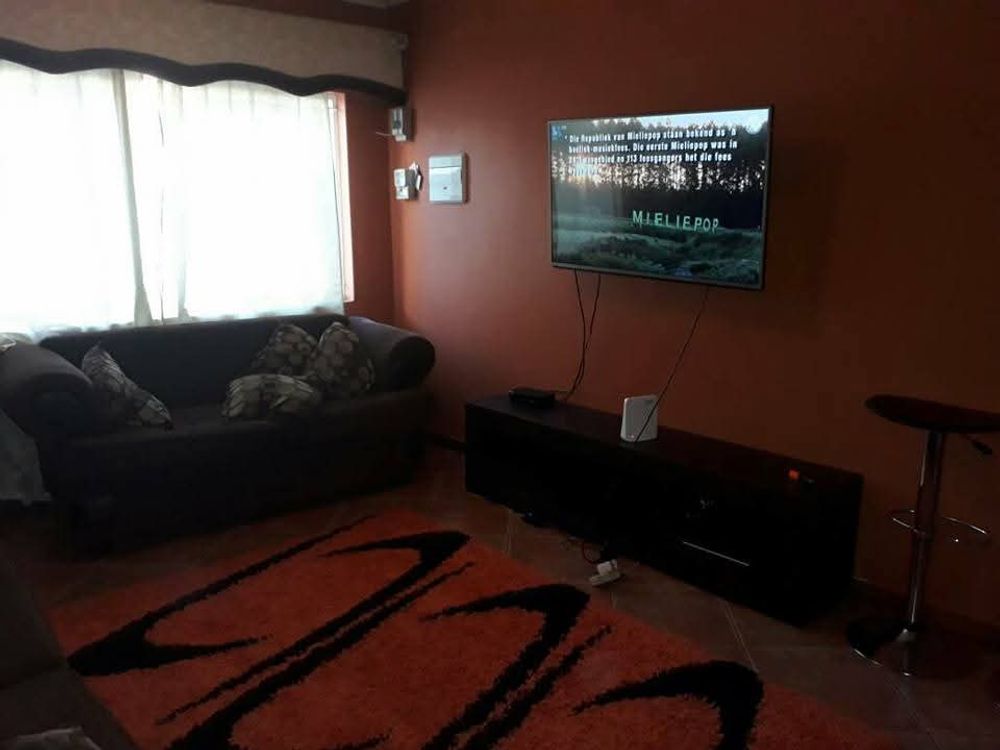 LOUNGE/LIVING AREA