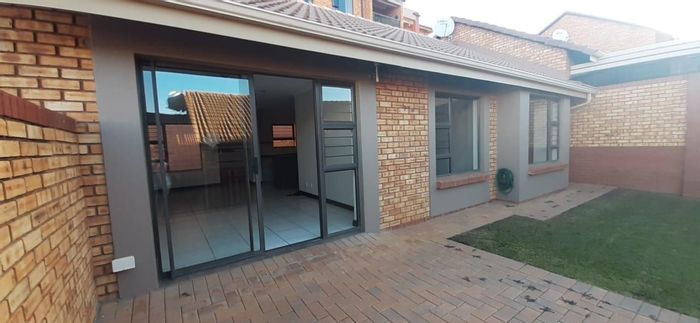 Property #2138294, Townhouse for sale in Homes Haven
