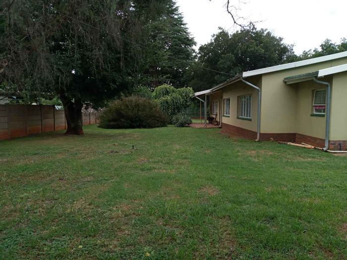4-Bedroom House To Rent in Meyerton Central with spacious outdoor area and carport.