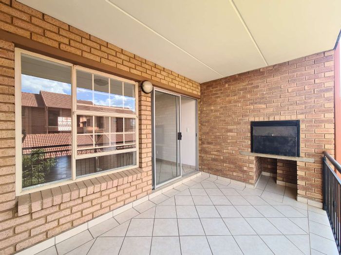 Hazeldean Apartment To Rent: 2 Bedrooms, garage, balcony with built-in braai.