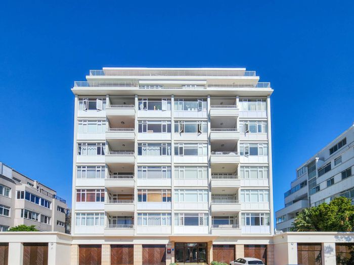 Sea Point Apartment For Sale: 3 beds, sea views, balcony, garage, near beach.