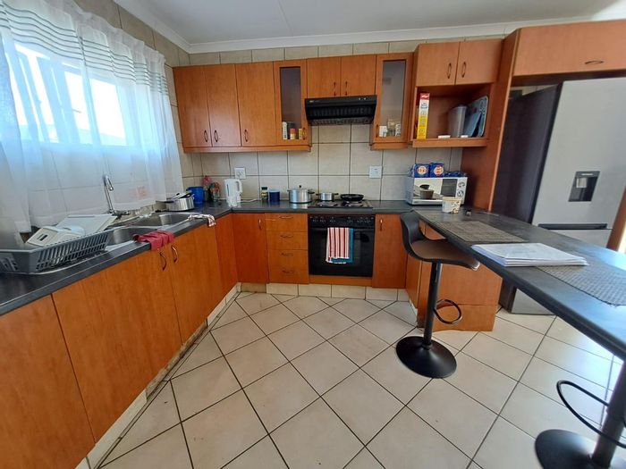 Property #2229743, Apartment for sale in Veld En Vlei