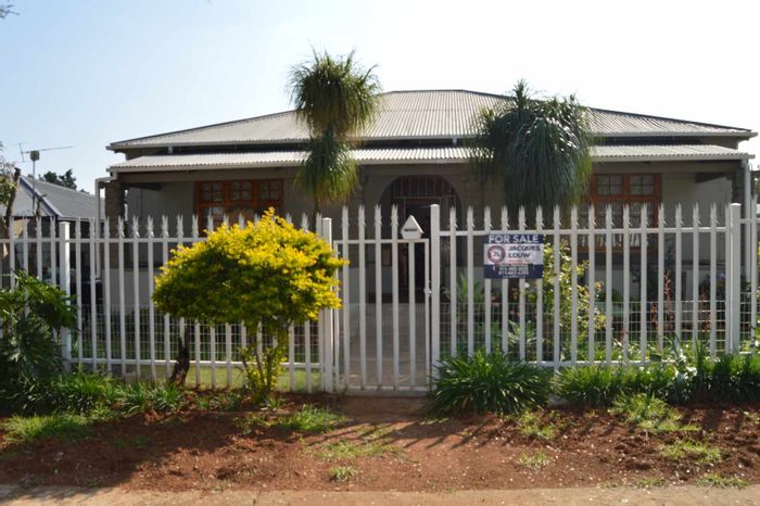 Florentia House For Sale: 3 bedrooms, pool, lapa, garage, near amenities.