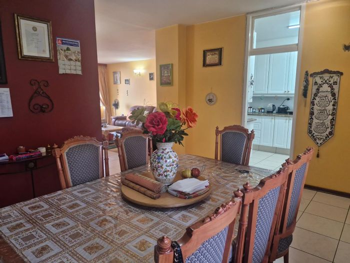 Benmore Apartment For Sale: 2 beds, pool access, school proximity, secure parking.