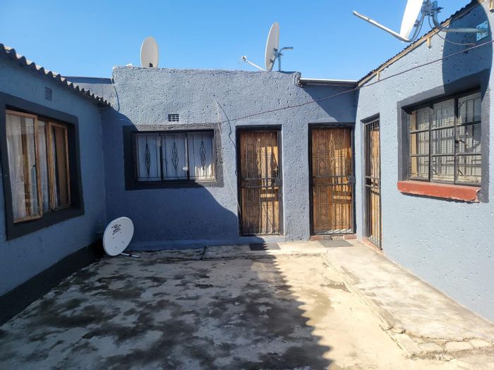 Property #2159873, House for sale in Tembisa