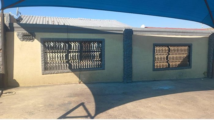 Property #2259301, House for sale in Moletsane