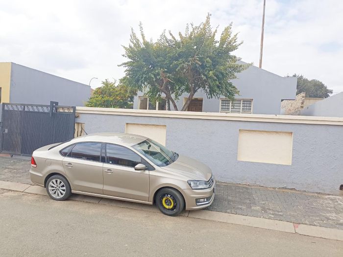 Property #2231617, House rental monthly in Protea North