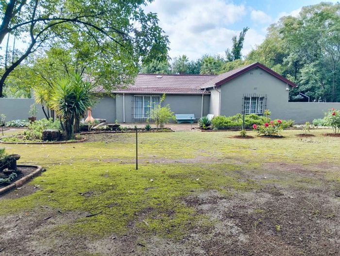 Gerhardsville Small Holding For Sale: Pool, lapa, chapel, and rental flatlets.